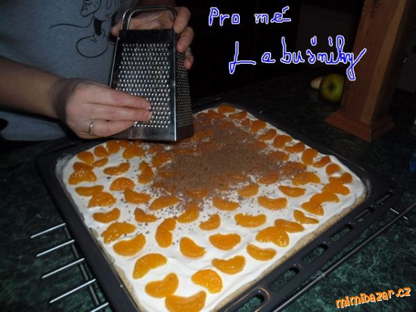 moučník s pomazánkovým krémem a mandarinkami-či jiným ovocem...