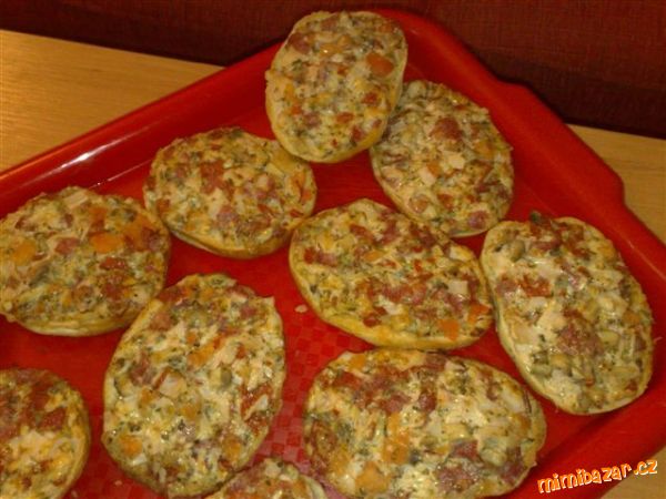 Pizza housky.....ty nejlepší jaké jsem kdy jedla!!!!!!!!!!!!!!!!!!!!!!!!!!!!!!!!