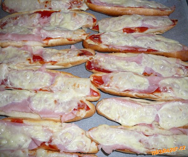PIZZA ROHLÍKY -aneb co se starším pečivem