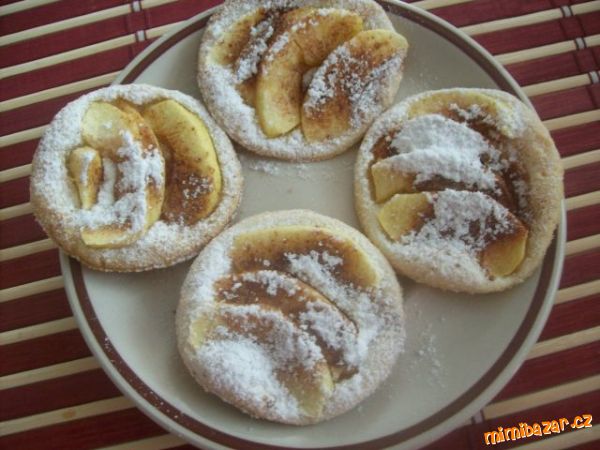 MOUČNÍK(JEDNOHUBKA) JABLEČNÁ KOLEČKA Z LISTOVÉHO TĚSTA