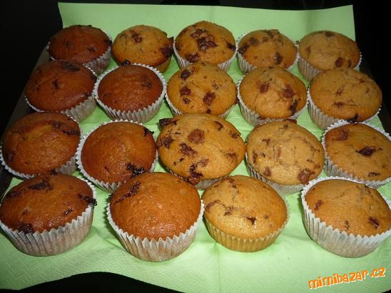 * * * MUFFINKY S KOUSKY ČOKOLÁDY * * *