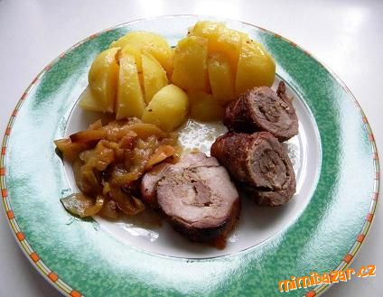 Vepřové závitky s jablečným chutney a bramborem