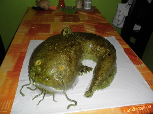Sumec pro přítele k narozeninám, aneb můj první velký DORT (váha 9 kg)