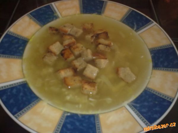 Cibulová polévka s krutony