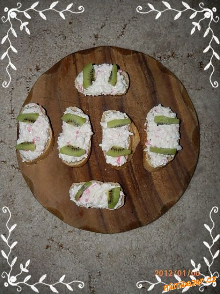 POMAZÁNKA Z KRABÍHO MASA-né tyčinky!-NA DALAMÁNKU ZDOBENÉ KIWI
