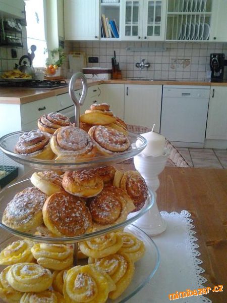 ÚPLNĚ JEDNODUCHÝ NEDĚLNÍ MOUČNÍK - ŠNECI