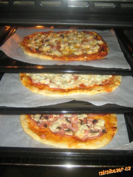 jednoduchá a stráááášně dobrá tenounká pizza