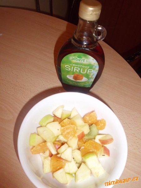 Ovocný salát s javorovým sirupem
