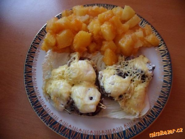 Zapekané plnené šampiňóny + zemiaky s cibuľou