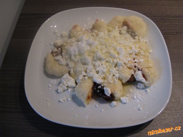 Jednoduché ovocné tvarohové knedlíky pro začátečnice (švestkové, meruňkové, třešňové, jahodové)