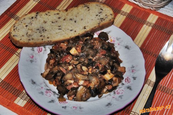 KŘEMENÁČE NA CIBULCE SE SLANINOU