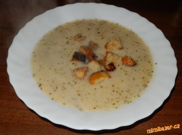Česnekovo - krémová polévka