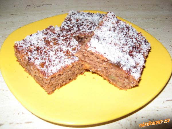 Jablkový perník s ořechy