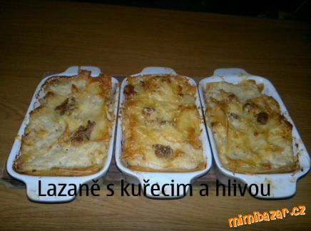 Lazaně s kuřecím masem a hlívou ústřič.