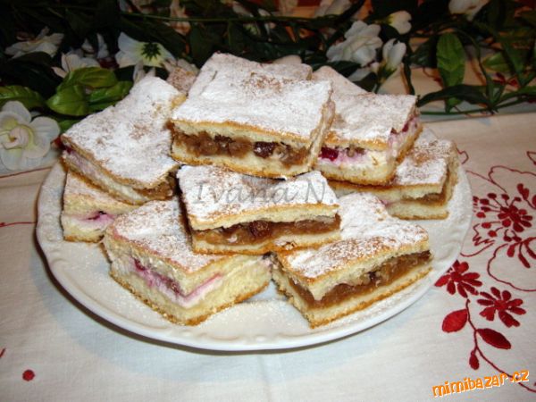 Kynuté jablečné a tvarohové řezy
