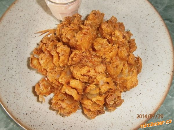 Rozkvetlá smažená cibule