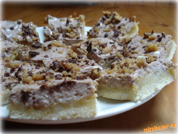 Drobenkový s jablky, polevou a Margotkou