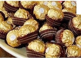 FERERRO ROCHER - ČOKOLÁDOVÉ S LÍSKOVÝMI OŘÍŠKY (RAFAELO)
