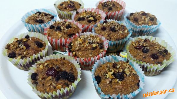 MUFFINY Z OVESNÝCH VLOČEK S LESNÍM OVOCEM