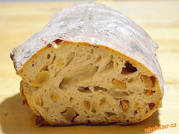 Kváskový škvarkový chléb