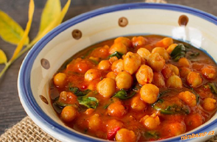 Cizrnové curry s rajčaty a špenátem