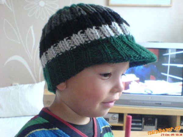 Čepice s pevným kšiltem