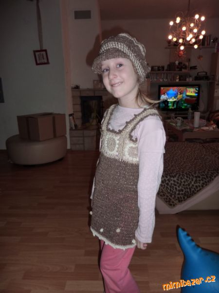 háčkované šaty nebo vestička
