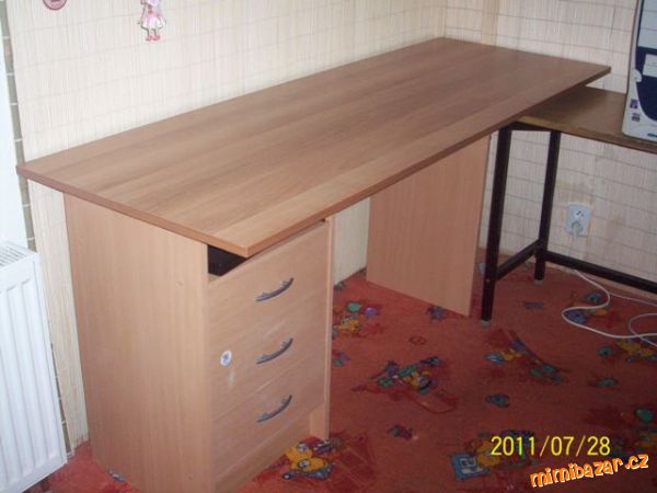 psací stůl