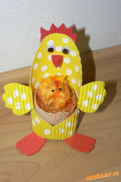 Velikonoční slepička s vajíčkem