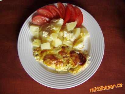 Zapečený pangasius ( sumeček ) se šlehačkou a sýrem.
