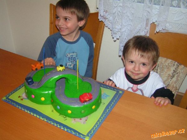 Dort s tunelem a autíčky