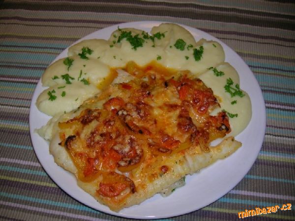 Zapečený pangasius v zeleninové omáčce