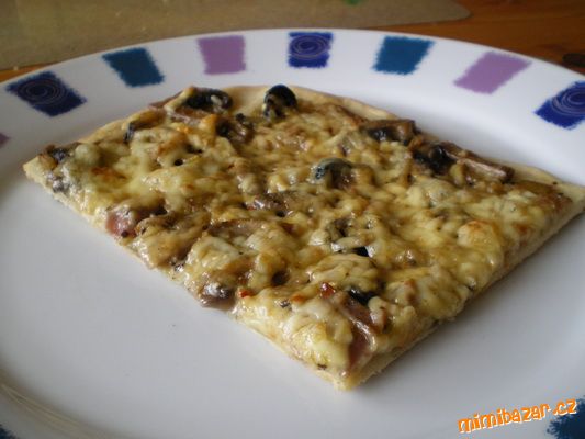 Rychla smotanovo-hubova  pizza