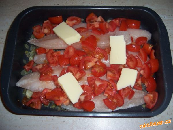 Zapečený pangasius na řecký způsob