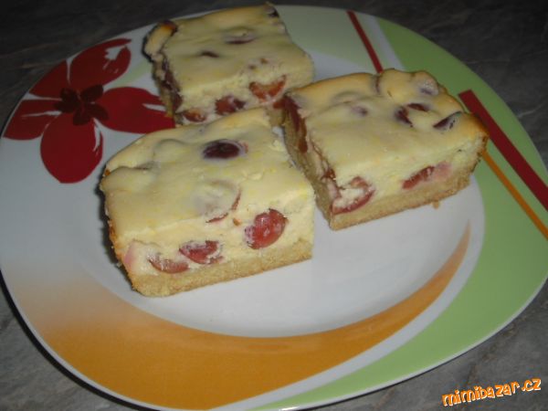 Lahodný Koláč s tvarohem a třešněmi