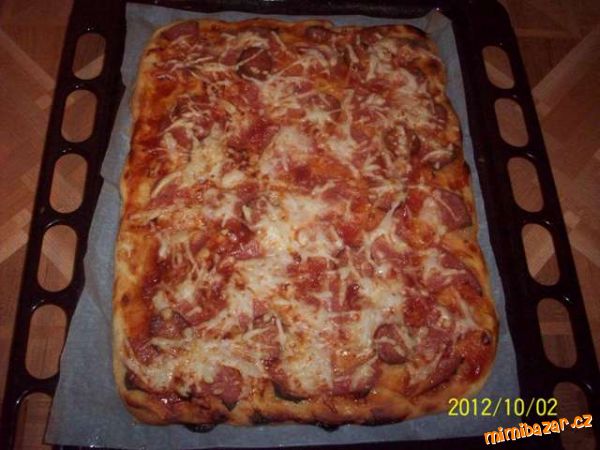 pizza ( podle receptu z restaurace )