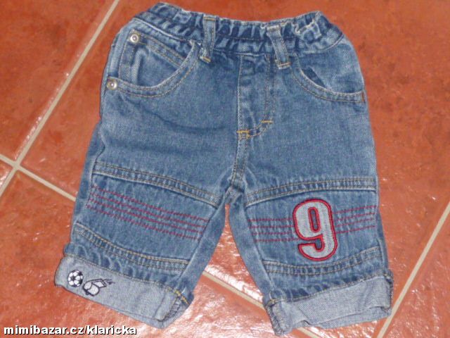 Modré džíny pro malého fotbalistu