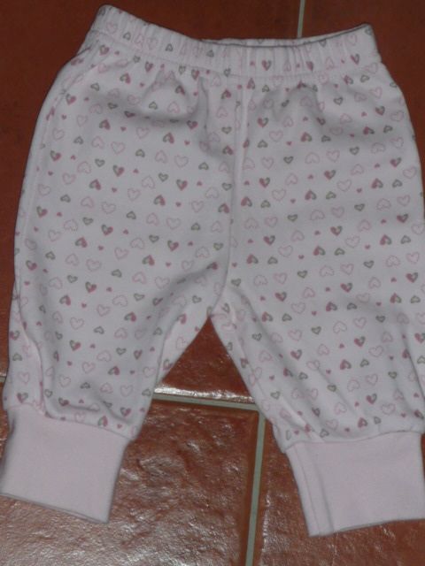 Růžové tepláčky se srdíčky