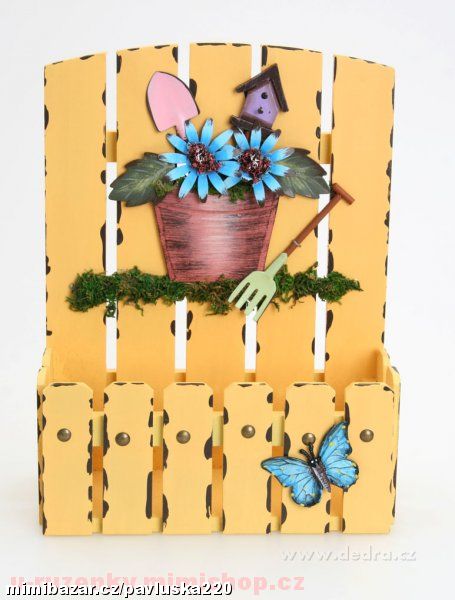 OZDOBNÁ POLIČKA s předzahrádkou