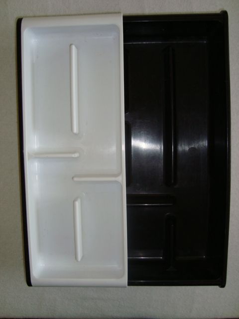 PLASTOVÝ PŘÍBORNÍK dvouposchoďový