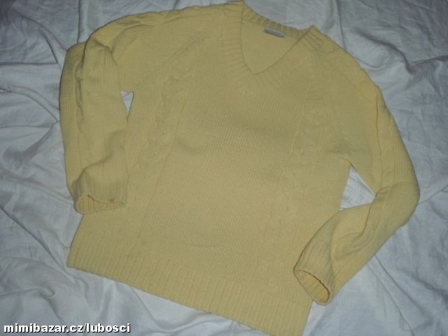 KRÁSNÝ TEPLOUČKÝ ŽLUTÝ SVETR S COPÁNKAMA