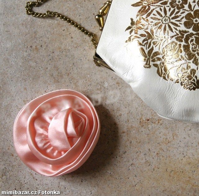 Brož SATÉNOVÝ KVĚT, lososová barva, nepoužitá