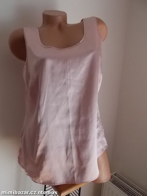 Světlerůžový top saten. vzhled, vel.44