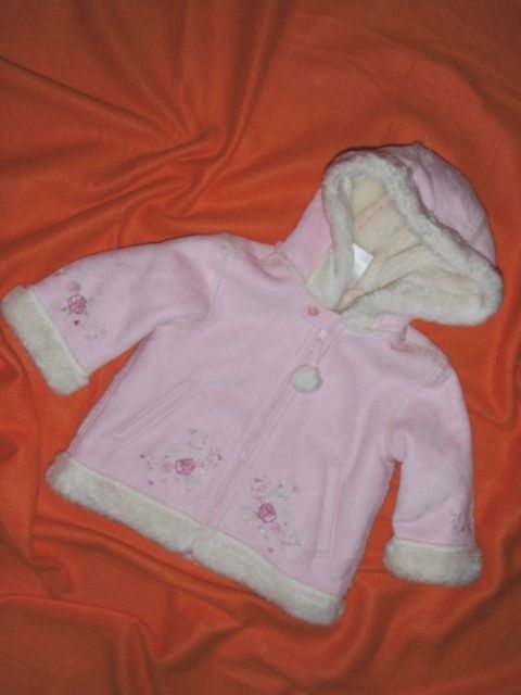 LUXUSNÍ ZIMNÍ KABÁT Z BROUŠENÉ KŮŽE S VÝŠIVKAMA