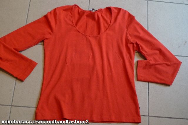 ČERVENÉ TRIKO, TRIČKO