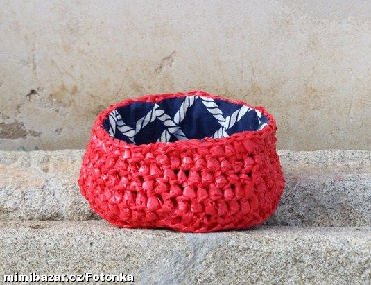 dekorativní ČERVENÝ PEVNÝ KOŠÍK univerzální