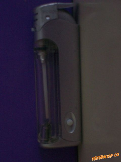 Plastový plynový zapalovač se svítilnou