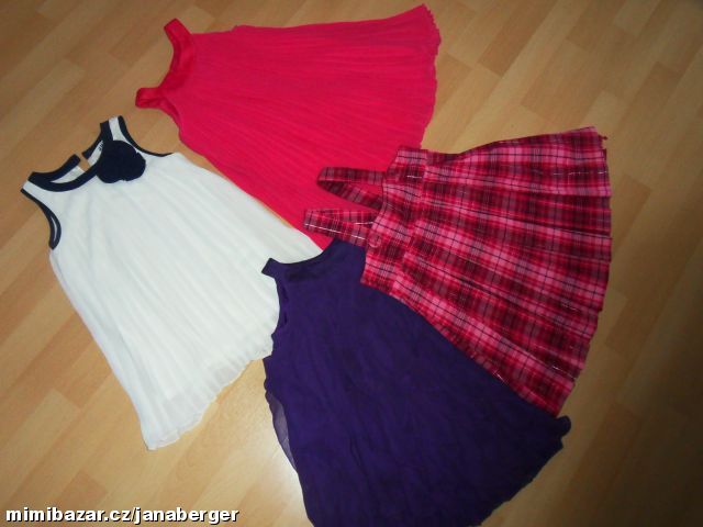 4x nádherné šaty pro malé slečny