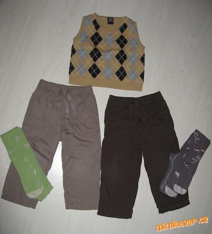 2x hnědé podšité kalhoty, káro vesta + 2x punčochy