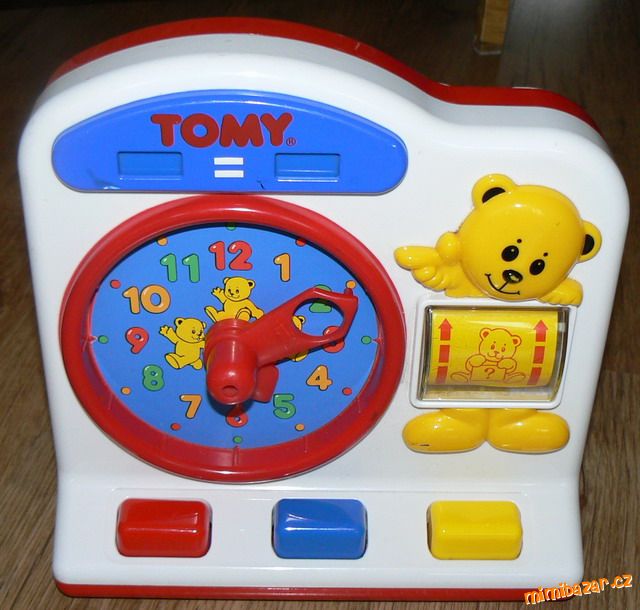 Hodiny TOMY